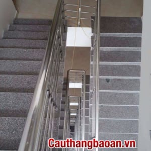 Cầu thang inox tay vịn inox