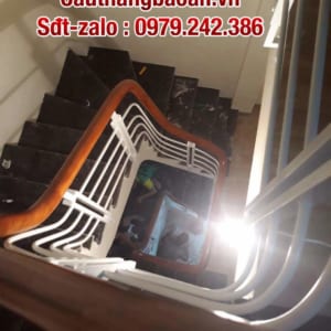 Cầu thang sắt tay vịn gỗ, lan can sắt tay vịn gỗ