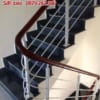 Cầu thang sắt tay vịn gỗ tại Hà Nội