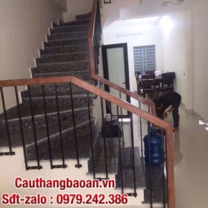 Lan can cầu thang sắt tay vịn gỗ, Cầu thang sắt đẹp tại Hà Nội
