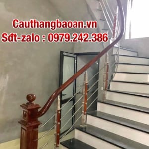 Lan can cầu thang inox, Cầu thang inox tay vịn gỗ