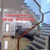 Cầu thang kính tay vịn gỗ, Báo giá lan can cầu thang kính đẹp