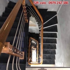 Cầu thang inox tay vịn gỗ đẹp tại Hà Nội, Báo giá cầu thang inox tay vịn gỗ
