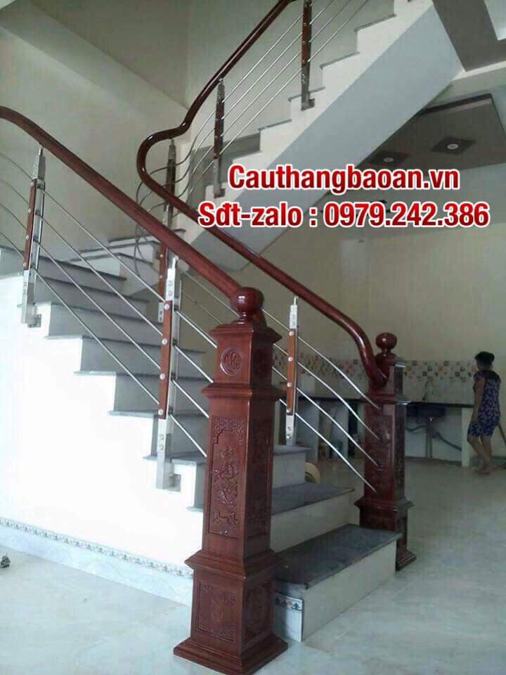 Báo giá lan can cầu thang inox tay vịn gỗ đẹp nhất năm 2020, Cầu thang inox tay vịn gỗ tại Hà Nội