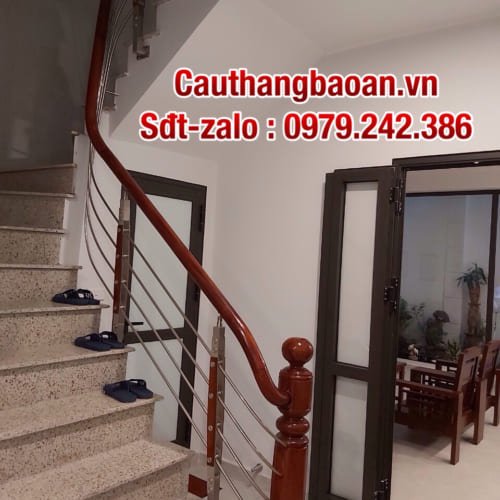 Báo giá lan can cầu thang inox gỗ đẹp, Cầu thang inox tay vịn gỗ