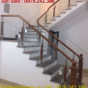 Cầu thang kính đẹp, Cầu thang kính tay vịn gỗ hiện đại giá tốt