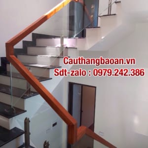 Cầu thang kính chân lửng tại Hà Nội, Các mẫu cầu thang kính đẹp tay vịn gỗ , tay vịn inox hiện đại