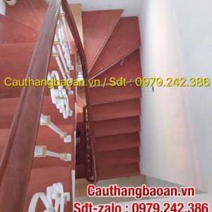 Cầu thang sắt tay vịn gỗ, Lan can cầu thang sắt nghệ thuật tại Hà Nội