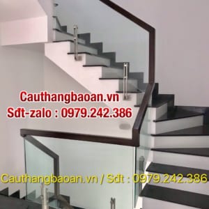 Tổng hợp các mẫu cầu thang lan can kính cường lực tay vịn gỗ tại Bắc Ninh
