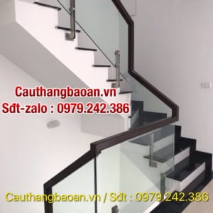 Cầu thang gỗ kính, Báo giá cầu thang kính cường lực đẹp