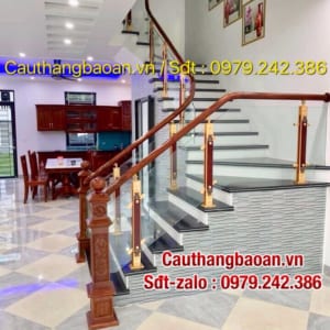 Tổng hợp các mẫu cầu thang lan can kính cường lực tay vịn gỗ tại Bắc Ninh