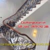 Tổng hợp các mẫu lan can cầu thang sắt nghệ thuật, Lan can cầu thang sắt mỹ thuật tay vịn gỗ đẹp nhất Hà Nội