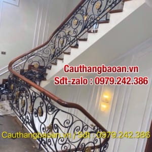 Tổng hợp các mẫu lan can cầu thang sắt nghệ thuật, Lan can cầu thang sắt mỹ thuật tay vịn gỗ đẹp nhất Hà Nội