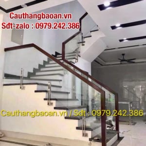 Cầu thang kính chân cao, Cầu thang kính trụ lửng, Cầu thang kính tay vịn gỗ