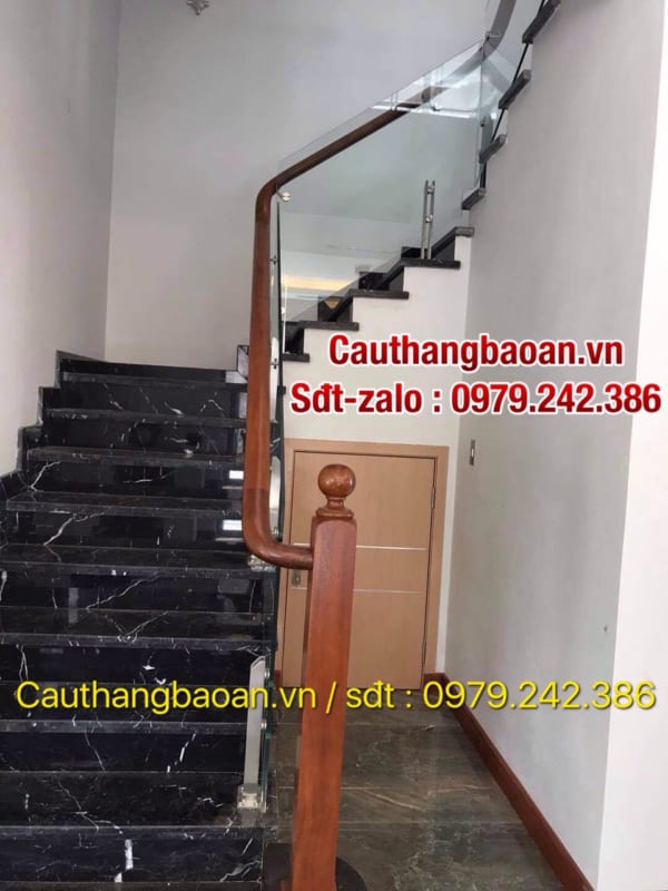 Cầu thang lan can kính cường lực tại Hà Nội, Báo giá các mẫu cầu thang kính đẹp tay vịn gỗ, tay vịn inox , tay vịn nhựa