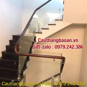 Cầu thang lan can kính cường lực tay vịn gỗ, Tổng hợp các mẫu cầu thang kính đẹp tại Hà Nội