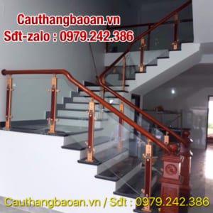 Cầu thang kính cường lực tại Hà Nội, Báo giá lan can cầu thang kính tay vịn gỗ, tay vịn inox