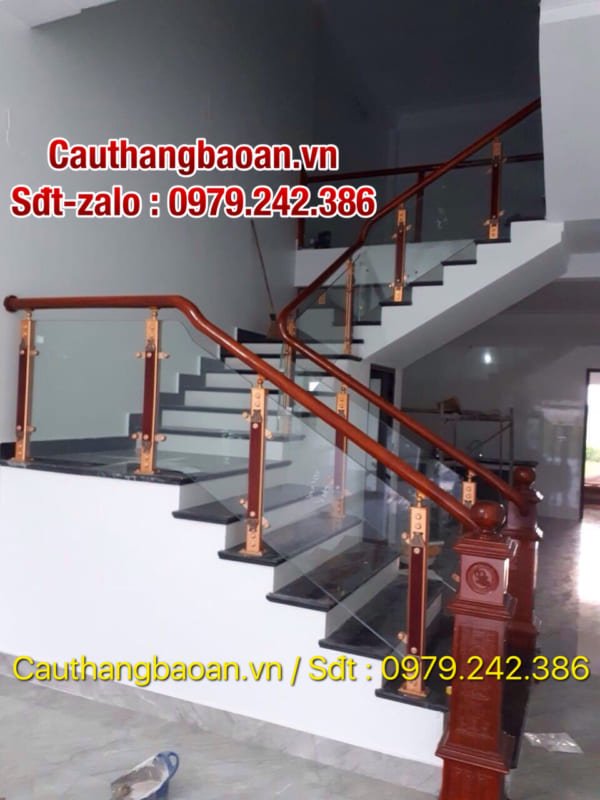 Cầu thang kính cường lực tại Hà Nội, Báo giá lan can cầu thang kính tay vịn gỗ, tay vịn inox