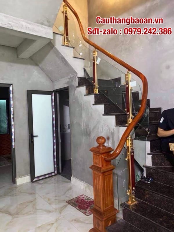 Các mẫu cầu thang kính cường lực tay vịn gỗ đẹp nhất, Các mẫu cầu thang kính chân cao, Cầu thang kính chân lửng, Cầu thang kính không trụ đẹp nhất