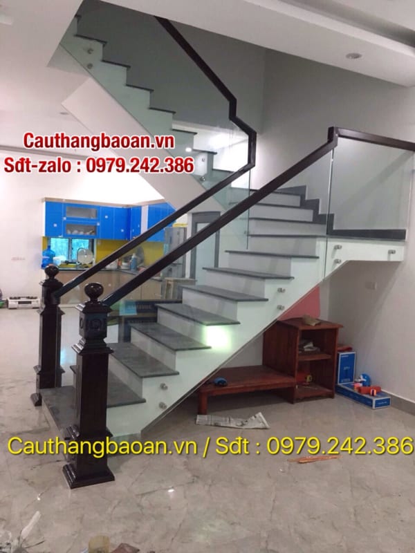 Các mẫu cầu thang kính cường lực tay vịn gỗ đẹp nhất, Các mẫu cầu thang kính chân cao, Cầu thang kính chân lửng, Cầu thang kính không trụ đẹp nhất