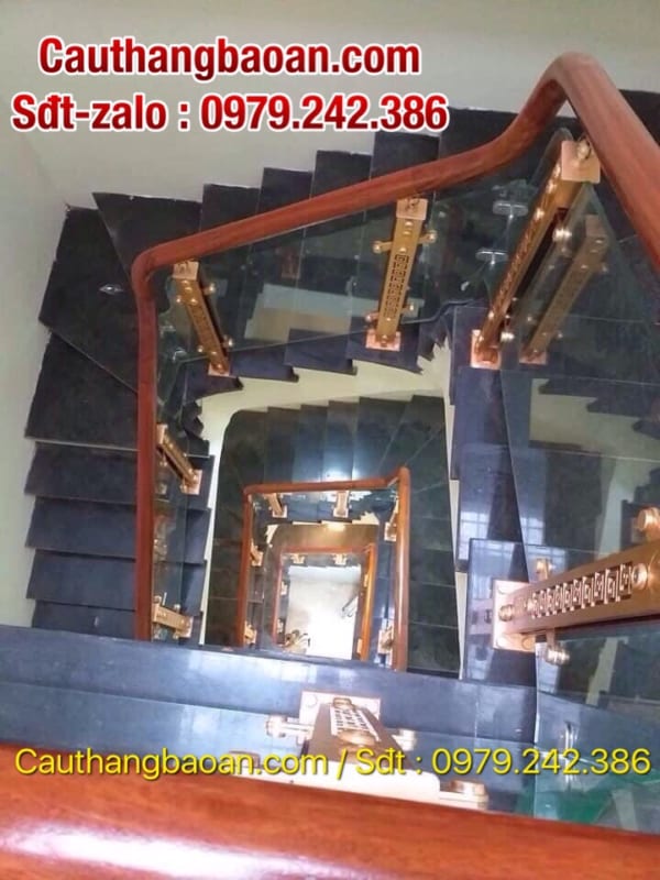 Các mẫu cầu thang kính cường lực tay vịn gỗ đẹp nhất, Các mẫu cầu thang kính chân cao, Cầu thang kính chân lửng, Cầu thang kính không trụ đẹp nhất