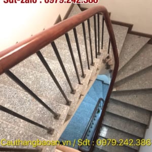 Cầu thang sắt tay vịn gỗ đẹp, Các mẫu lan can cầu thang sắt tay vịn gỗ đẹp nhất tại Hà Nội