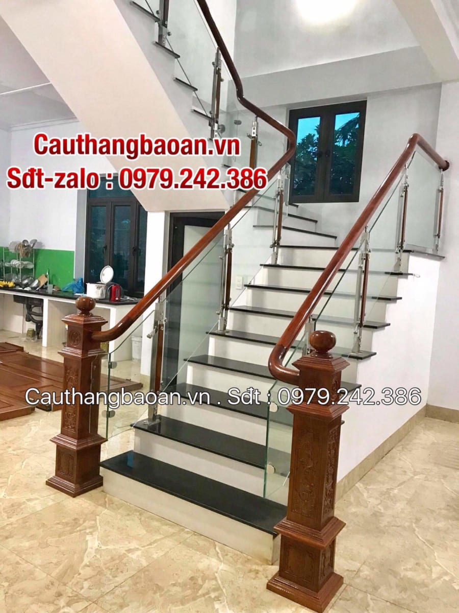 CÁC MẪU LAN CAN CẦU THANG GỖ KÍNH