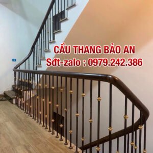 Lan can cầu thang sắt tay vịn gỗ , Cầu thang sắt mỹ thuật đẹp tại Hà Nội