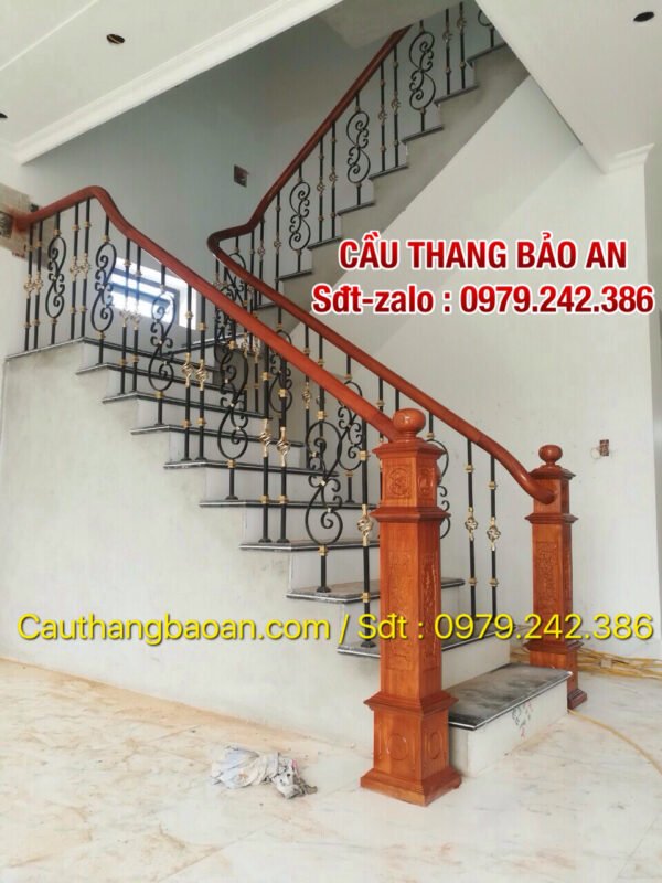 Cầu thang sắt mỹ thuật , Cầu thang lan can sắt tay vịn gỗ tại Hà Nội