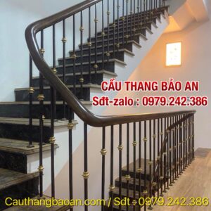 Cầu thang sắt tay vịn gỗ đẹp tại Hà Nội , Cầu thang lan can sắt mỹ thuật đẹp