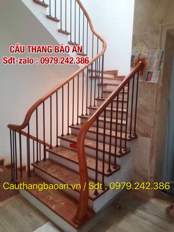 Lan can cầu thang sắt tay vịn gỗ tại Hà Nội, Lan can cầu thang sắt mỹ thuật đẹp