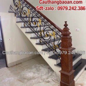 Mẫu cầu thang sắt mỹ thuật đẹp, Cầu thang lan can sắt tay vịn gỗ
