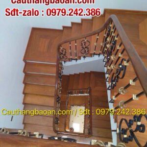 Mẫu cầu thang sắt tay vịn gỗ đẹp , Mẫu cầu thang sắt mỹ thuật tại Hà Nội