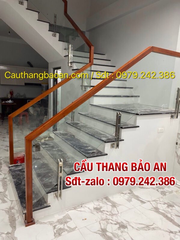 CẦU THANG KÍNH TAY VỊN GỖ TẠI THANH XUÂN HÀ NỘI