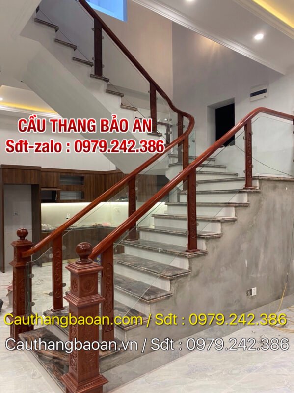 CẦU THANG LAN CAN KÍNH TẠI THANH XUÂN