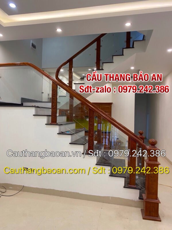 CẦU THANG LAN CAN KÍNH TẠI THANH XUÂN