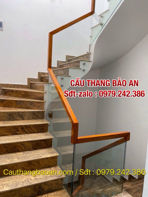CẦU THANG KÍNH TAY VỊN GỖ TẠI THANH XUÂN HÀ NỘI
