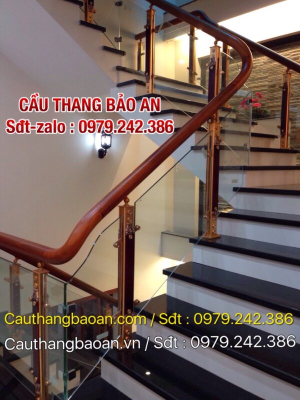 CẦU THANG KÍNH TAY VỊN GỖ TẠI THANH XUÂN HÀ NỘI