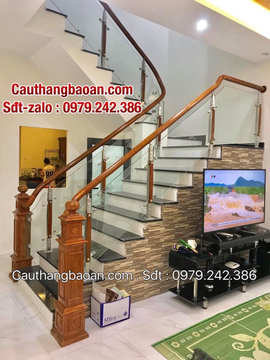 CẦU THANG KÍNH GỖ TẠI TÂY HỒ HÀ NỘI