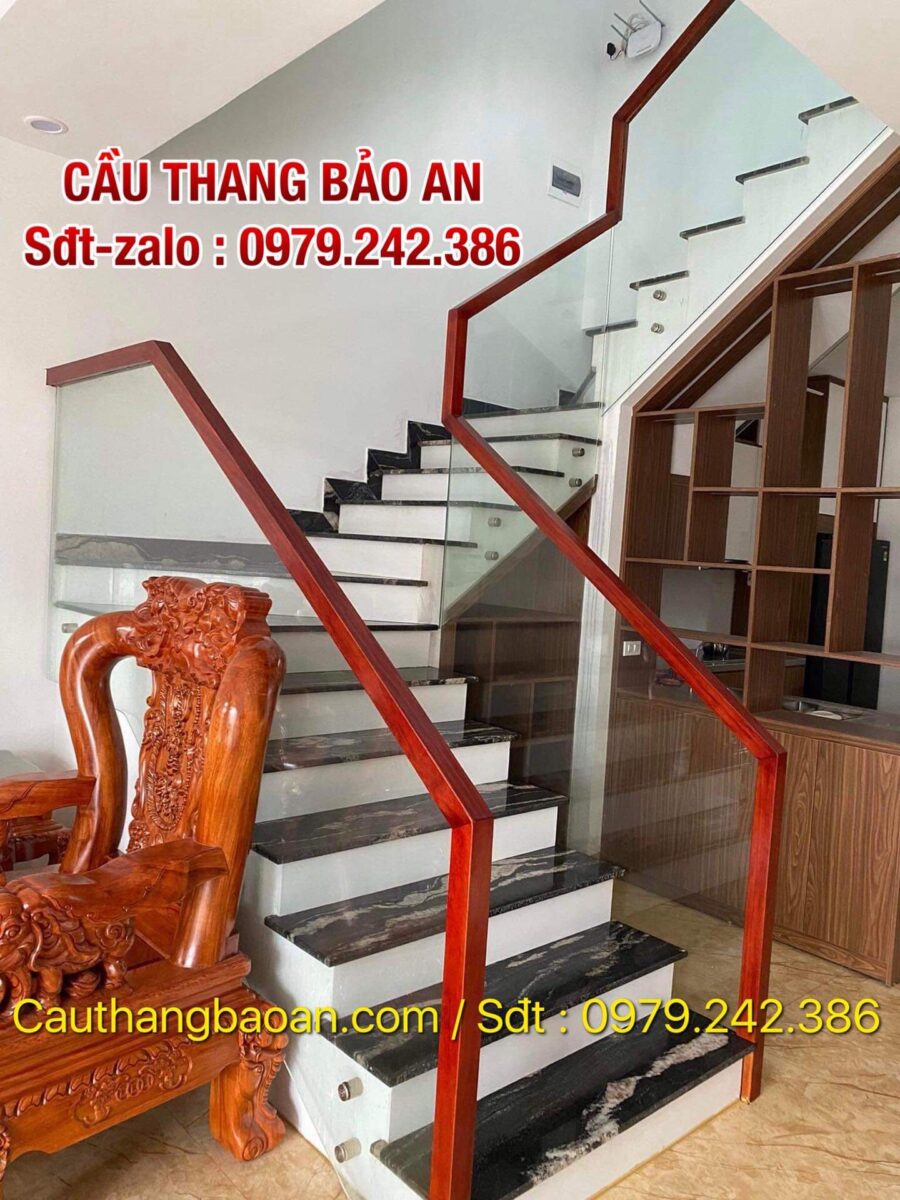 CẦU THANG KÍNH TAY VỊN GỖ TẠI QUẢNG NINH
