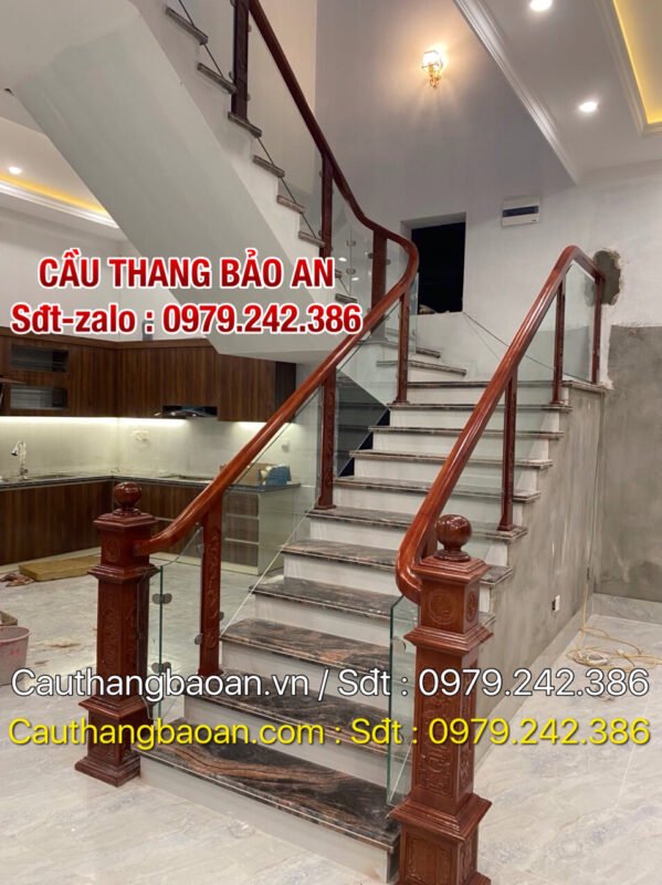 CẦU THANG KÍNH TẠI HÒA BÌNH