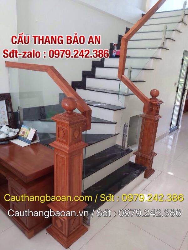 CẦU THANG KÍNH ĐẸP TẠI HÒA BÌNH