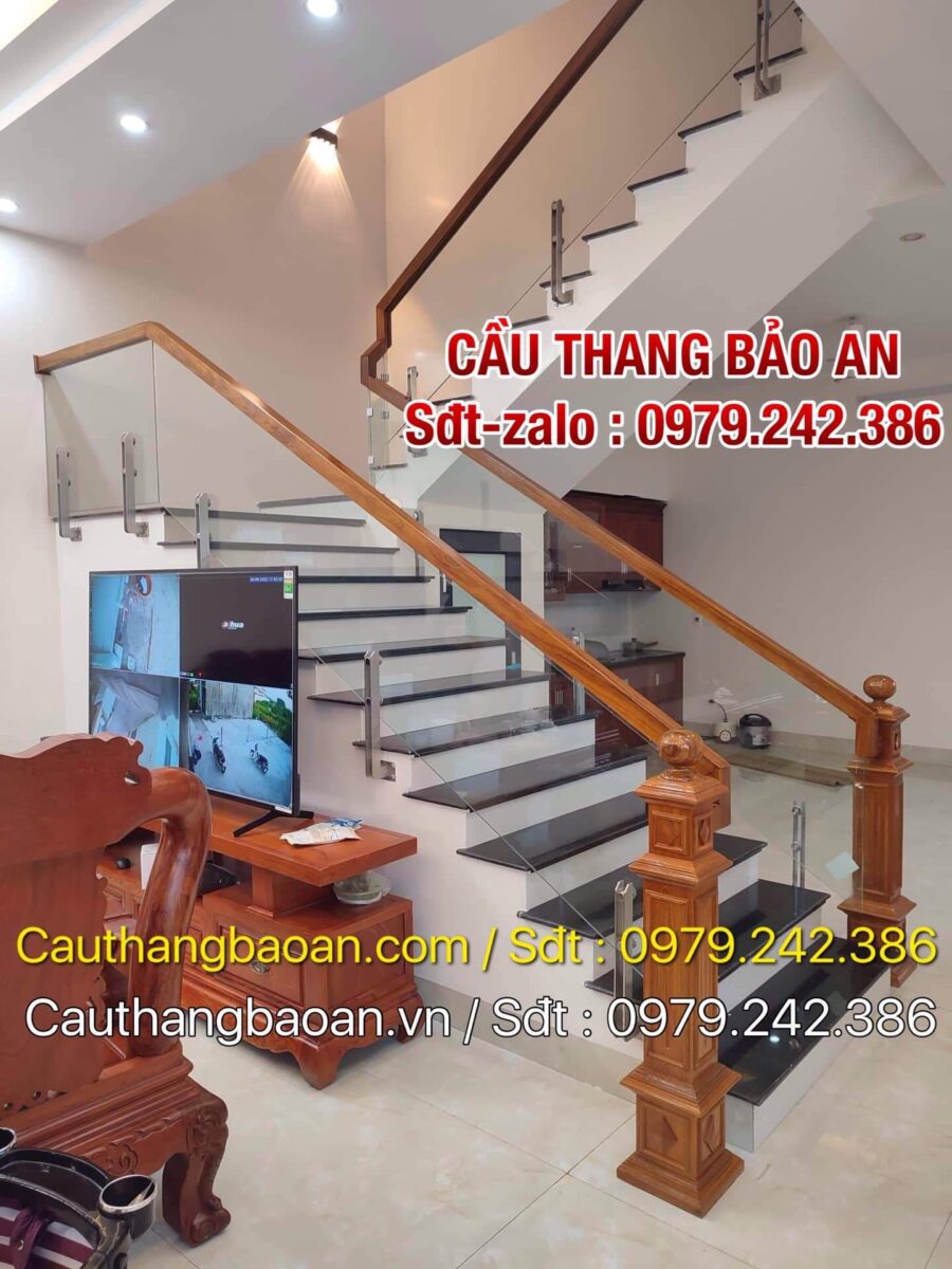CẦU THANG GỖ KÍNH TẠI SƠN TÂY HÀ NỘI