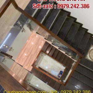 Cầu Thang Kính Cường Lực Đẹp . Mẫu Cầu Thang Kính Tay Vịn Gỗ