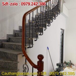 Cầu Thang Sắt Nghệ Thuật Tại Hà Nội . Mẫu Cầu Thang Sắt Tay Vịn Gỗ Đẹp