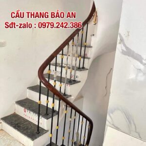 Cầu Thang Sắt Nghệ Thuật Đẹp . Mẫu Lan Can Cầu Thang Sắt Tay Vịn Gỗ