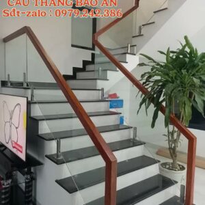 CẦU THANG KÍNH ĐẸP TAY VỊN GỖ . MẪU CẦU THANG KÍNH CƯỜNG LỰC TẠI HÀ NỘI