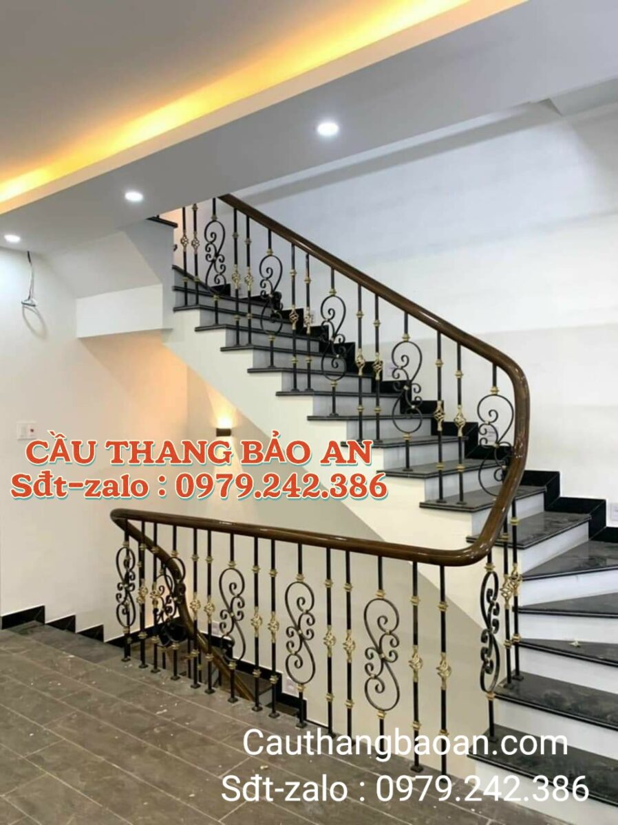 CẦU THANG SẮT TAY VỊN GỖ TẠI HÀ NỘI