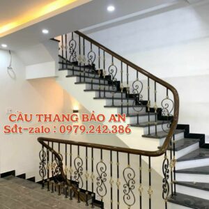 CẦU THANG SẮT TAY VỊN GỖ . MẪU CẦU THANG NGHỆ THUẬT ĐẸP TẠI HÀ NỘI