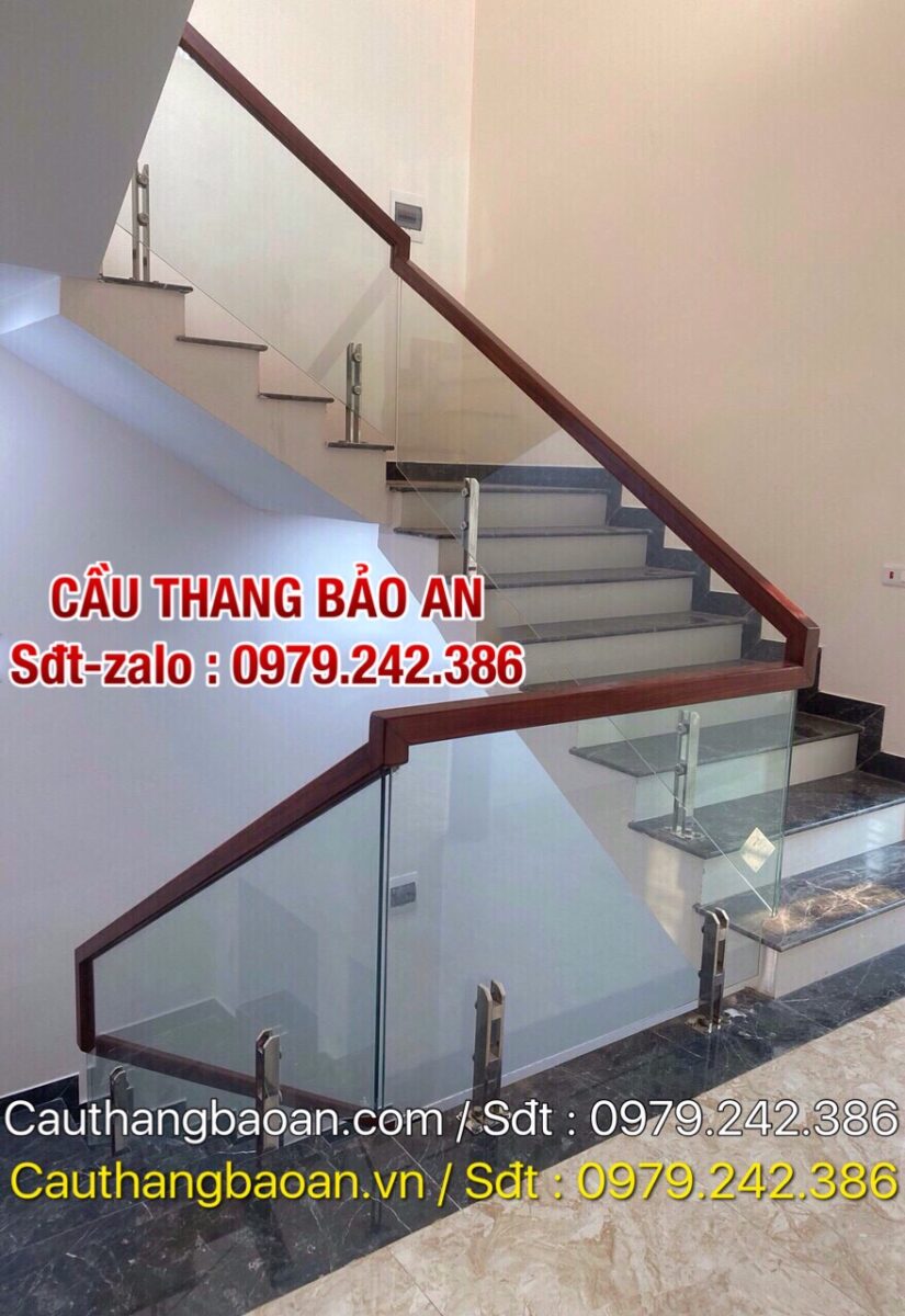 CẦU THANG KÍNH TAY GỖ TẠI PHÚC THỌ, HÀ NỘI